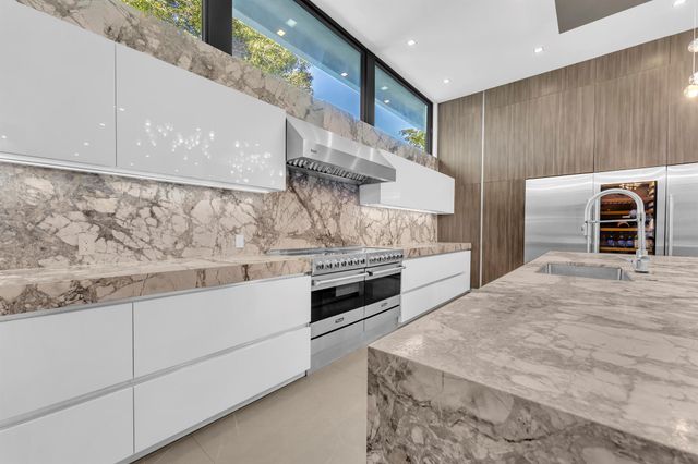 2401 NE 13th Street, Fort Lauderdale, FL 33304