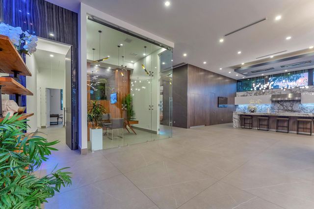 2401 NE 13th Street, Fort Lauderdale, FL 33304