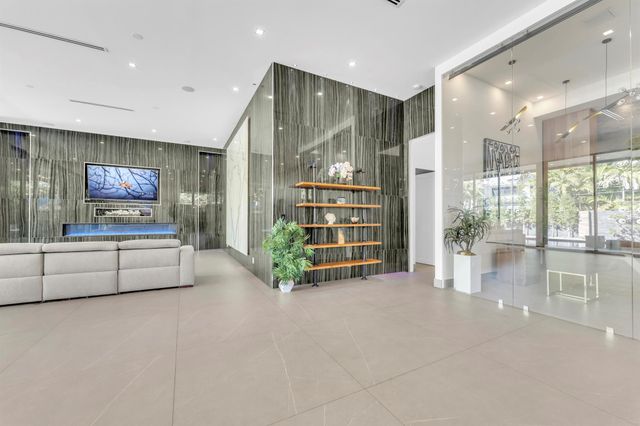 2401 NE 13th Street, Fort Lauderdale, FL 33304