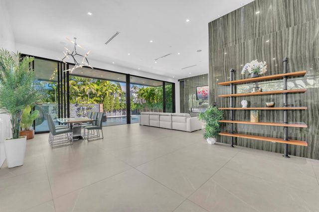 2401 NE 13th Street, Fort Lauderdale, FL 33304