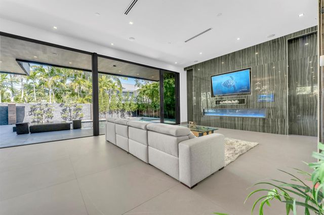 2401 NE 13th Street, Fort Lauderdale, FL 33304