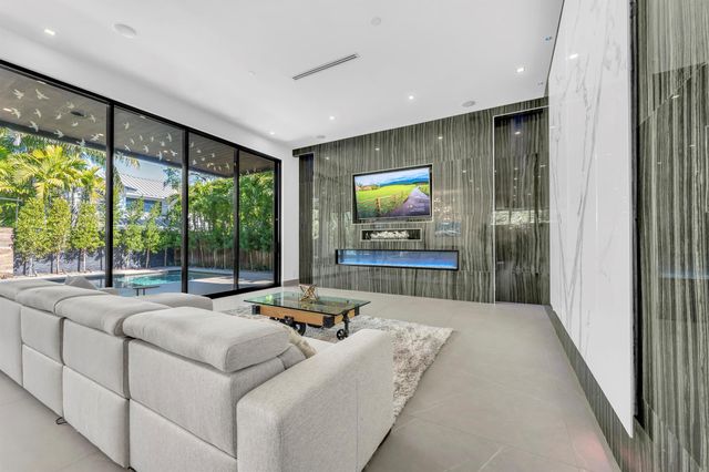 2401 NE 13th Street, Fort Lauderdale, FL 33304