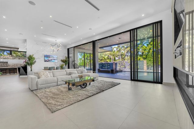 2401 NE 13th Street, Fort Lauderdale, FL 33304