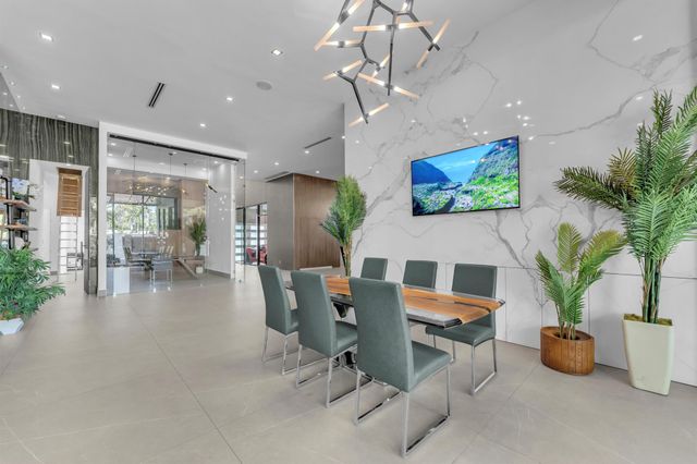 2401 NE 13th Street, Fort Lauderdale, FL 33304