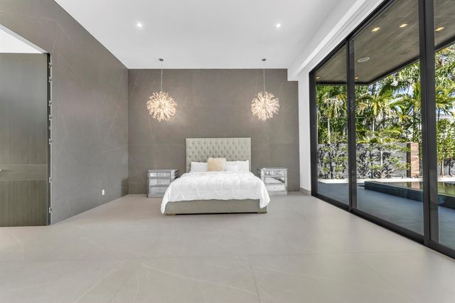 2401 NE 13th Street, Fort Lauderdale, FL 33304