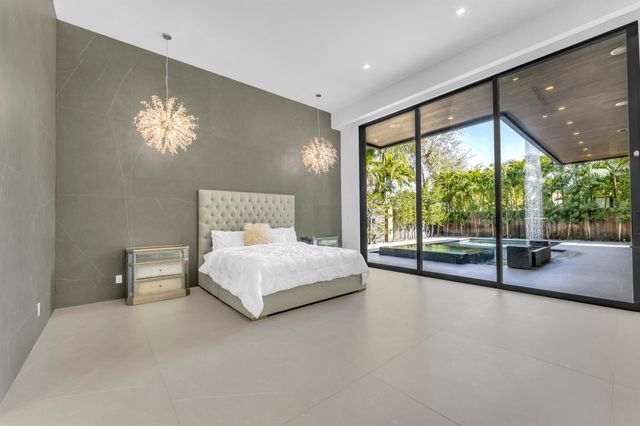 2401 NE 13th Street, Fort Lauderdale, FL 33304