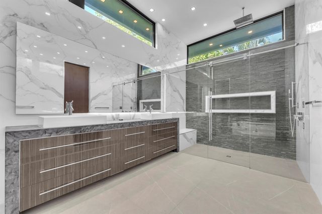 2401 NE 13th Street, Fort Lauderdale, FL 33304