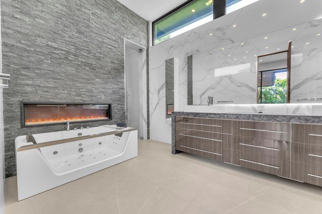 2401 NE 13th Street, Fort Lauderdale, FL 33304