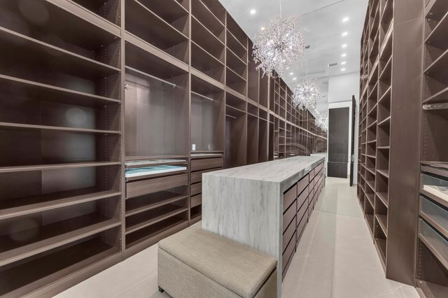 2401 NE 13th Street, Fort Lauderdale, FL 33304