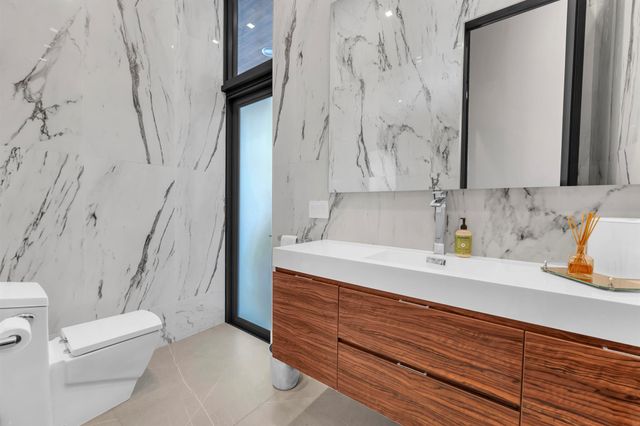 2401 NE 13th Street, Fort Lauderdale, FL 33304