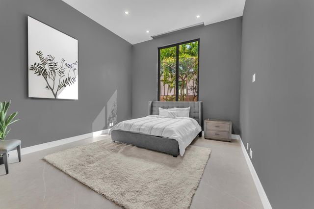 2401 NE 13th Street, Fort Lauderdale, FL 33304