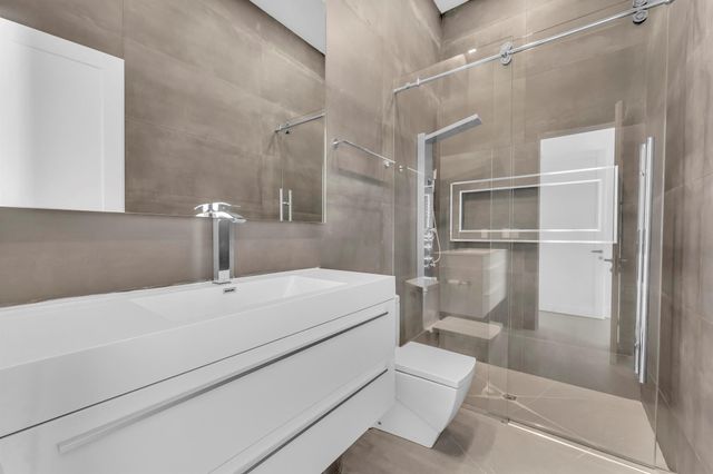 2401 NE 13th Street, Fort Lauderdale, FL 33304