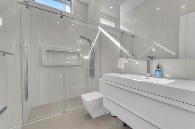 2401 NE 13th Street, Fort Lauderdale, FL 33304