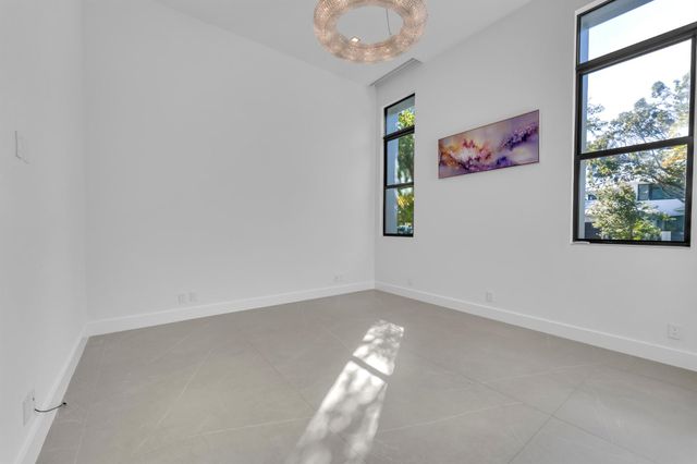 2401 NE 13th Street, Fort Lauderdale, FL 33304