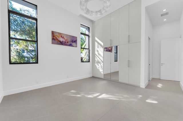 2401 NE 13th Street, Fort Lauderdale, FL 33304