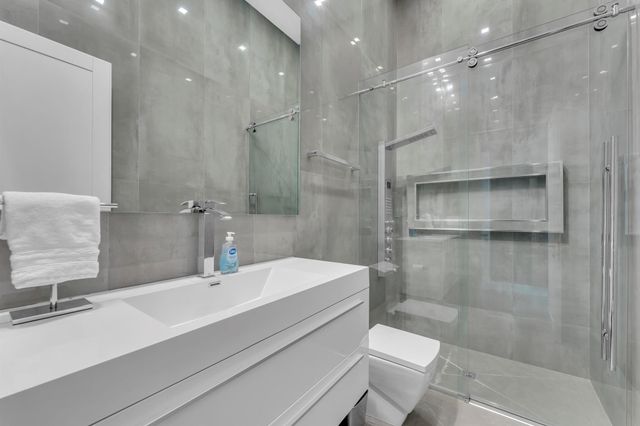 2401 NE 13th Street, Fort Lauderdale, FL 33304