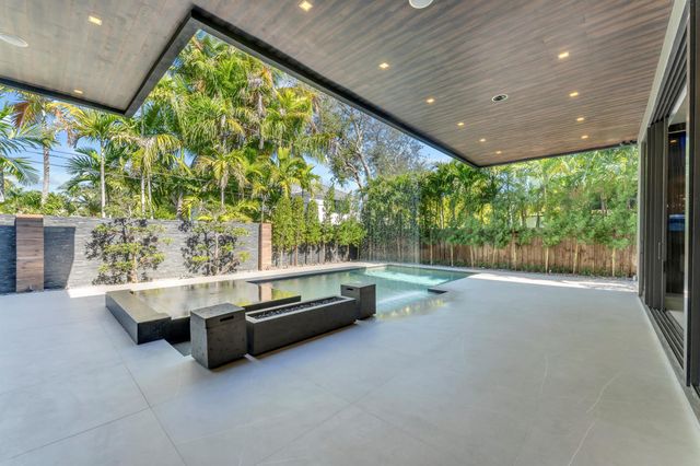 2401 NE 13th Street, Fort Lauderdale, FL 33304