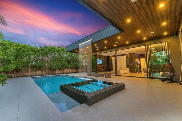 2401 NE 13th Street, Fort Lauderdale, FL 33304