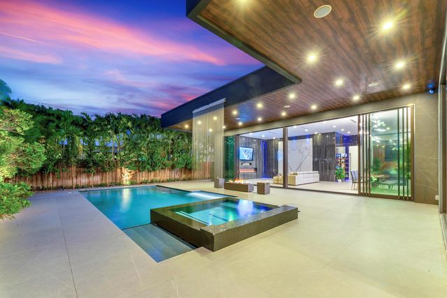 2401 NE 13th Street, Fort Lauderdale, FL 33304