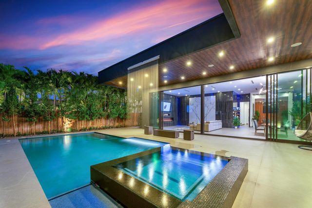 2401 NE 13th Street, Fort Lauderdale, FL 33304