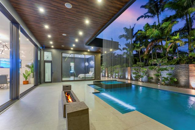 2401 NE 13th Street, Fort Lauderdale, FL 33304