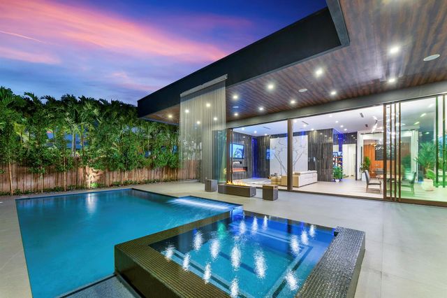 2401 NE 13th Street, Fort Lauderdale, FL 33304