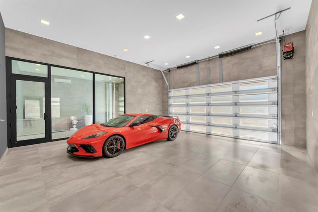 2401 NE 13th Street, Fort Lauderdale, FL 33304