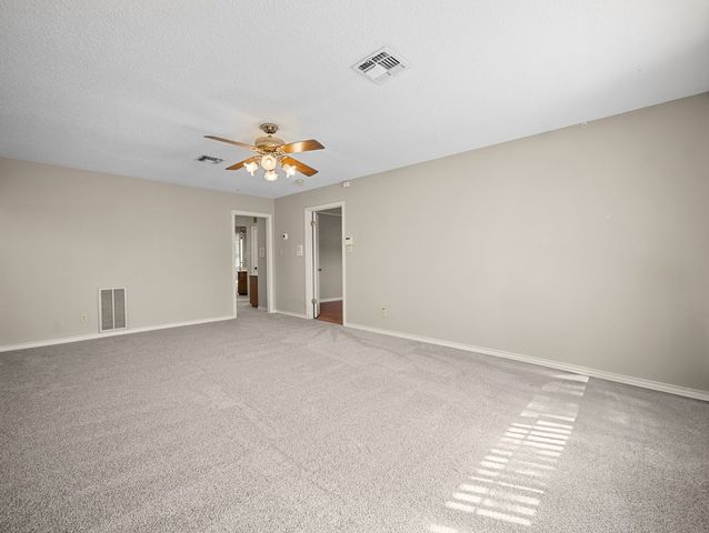 126 Boardwalk Dr, Center Point, TX 78010