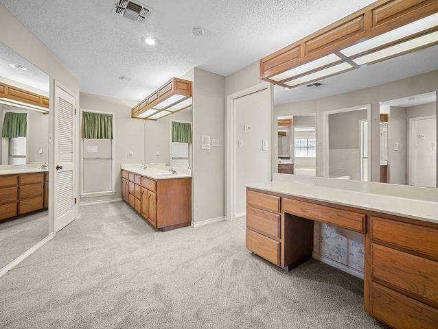 126 Boardwalk Dr, Center Point, TX 78010