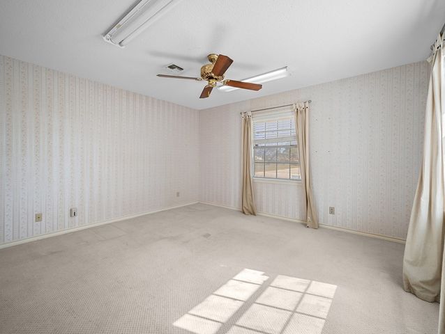 126 Boardwalk Dr, Center Point, TX 78010