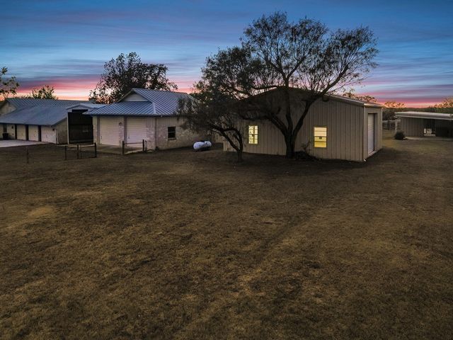 126 Boardwalk Dr, Center Point, TX 78010