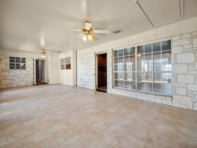 126 Boardwalk Dr, Center Point, TX 78010