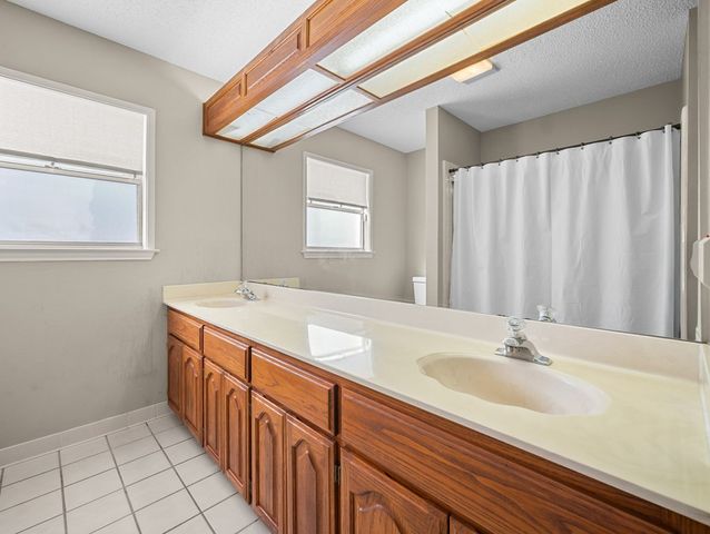 126 Boardwalk Dr, Center Point, TX 78010