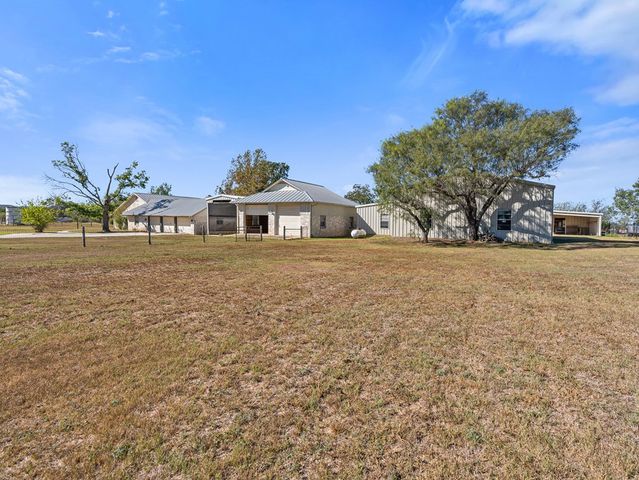 126 Boardwalk Dr, Center Point, TX 78010