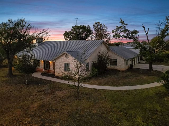 126 Boardwalk Dr, Center Point, TX 78010
