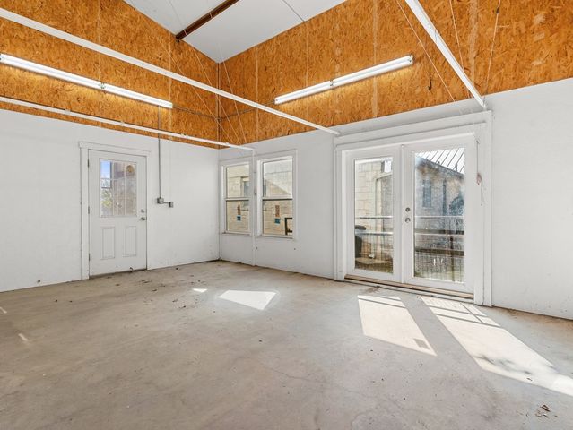 126 Boardwalk Dr, Center Point, TX 78010