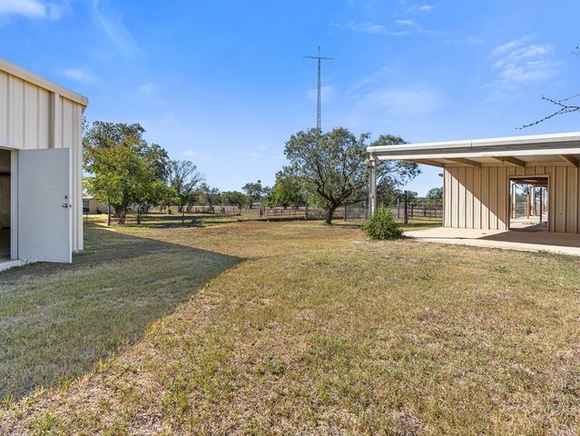 126 Boardwalk Dr, Center Point, TX 78010