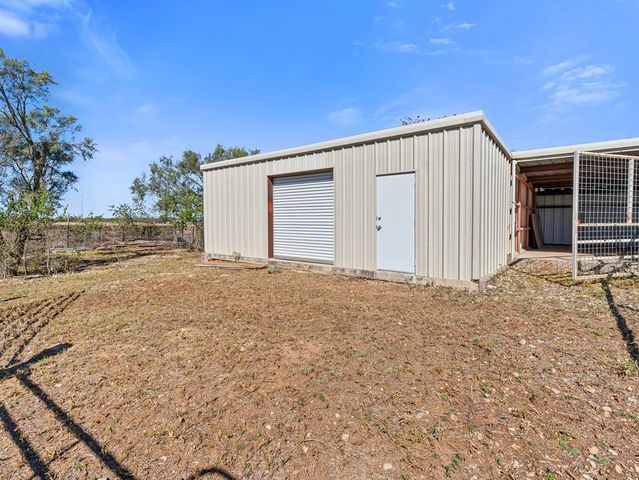 126 Boardwalk Dr, Center Point, TX 78010