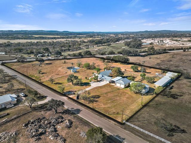 126 Boardwalk Dr, Center Point, TX 78010