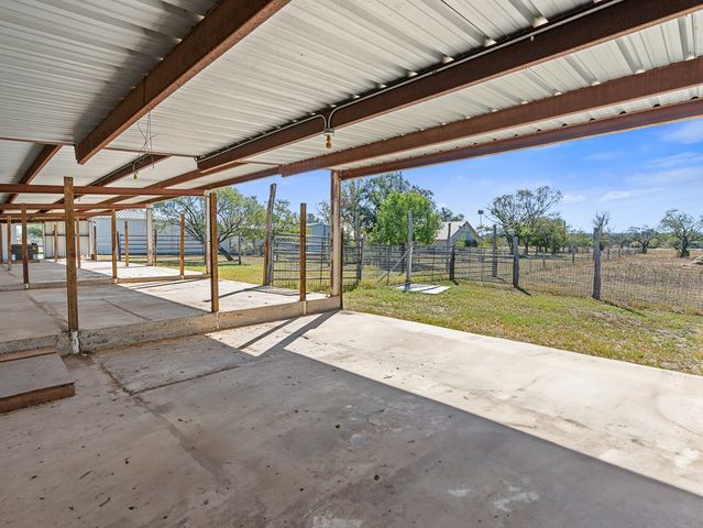 126 Boardwalk Dr, Center Point, TX 78010