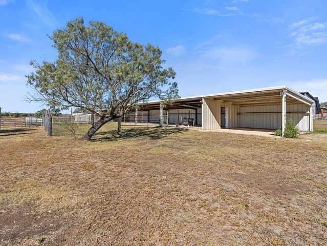 126 Boardwalk Dr, Center Point, TX 78010