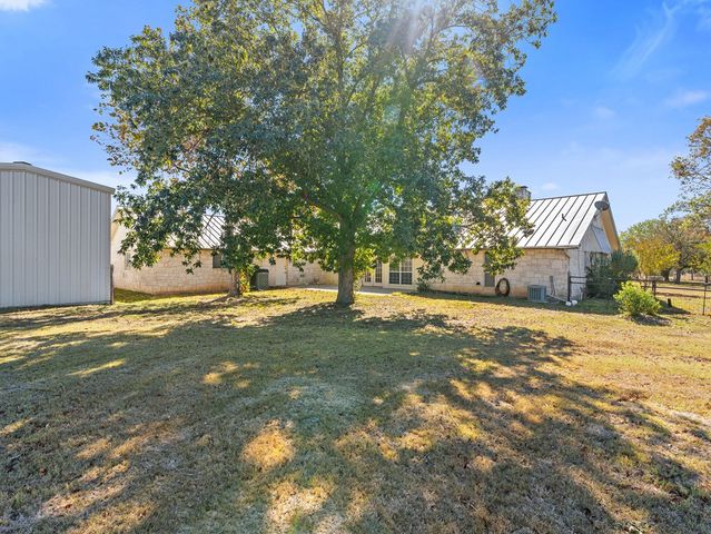 126 Boardwalk Dr, Center Point, TX 78010