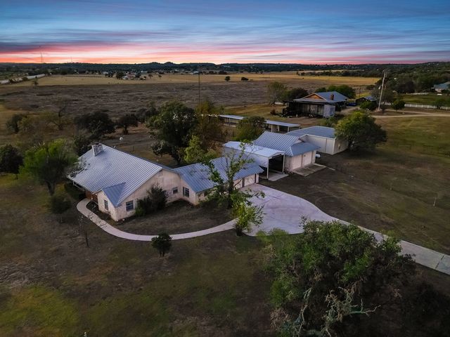 126 Boardwalk Dr, Center Point, TX 78010