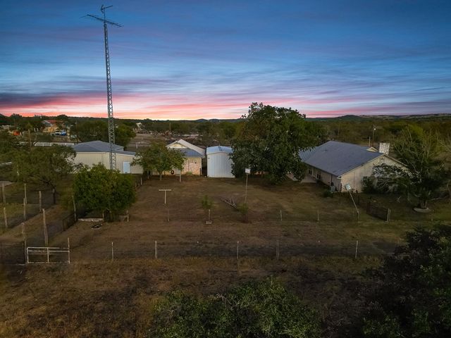 126 Boardwalk Dr, Center Point, TX 78010