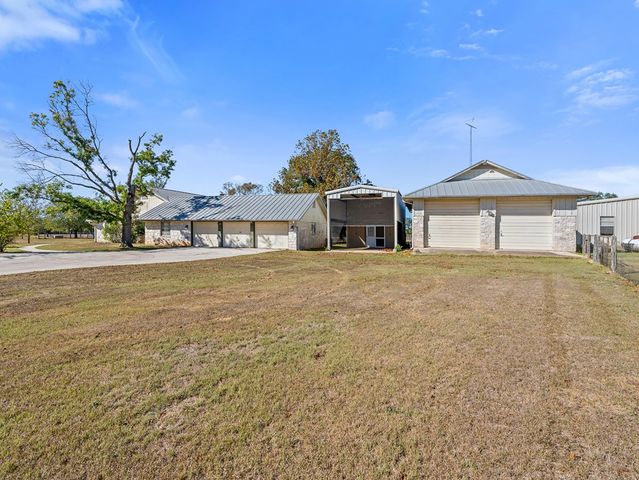 126 Boardwalk Dr, Center Point, TX 78010