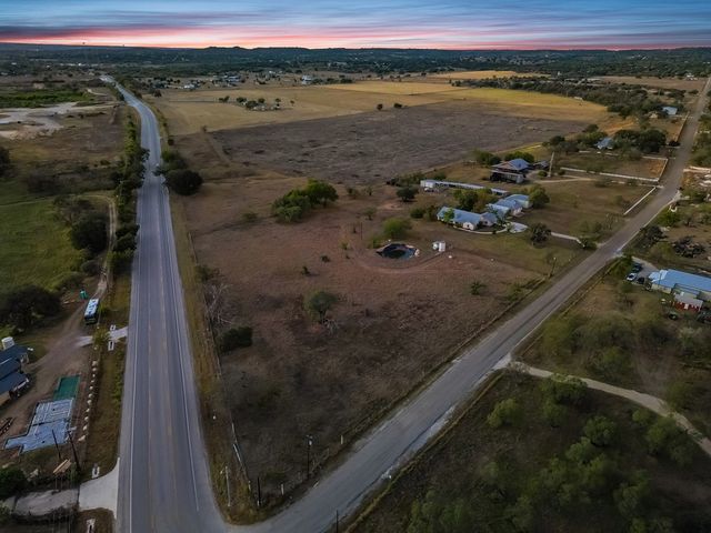 126 Boardwalk Dr, Center Point, TX 78010