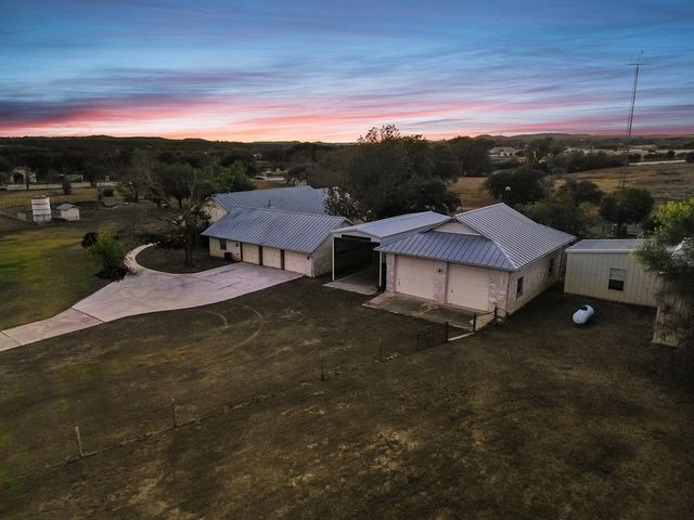 126 Boardwalk Dr, Center Point, TX 78010