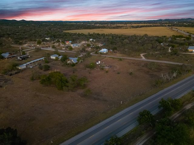 126 Boardwalk Dr, Center Point, TX 78010