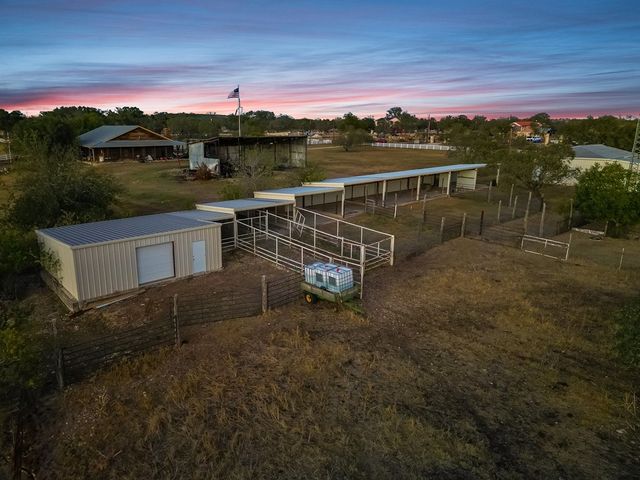 126 Boardwalk Dr, Center Point, TX 78010