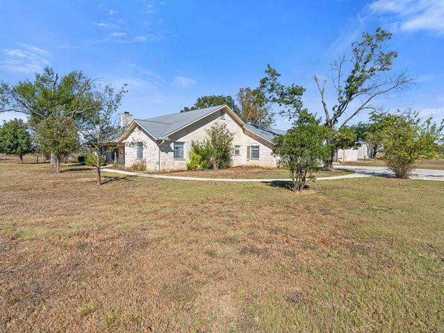 126 Boardwalk Dr, Center Point, TX 78010